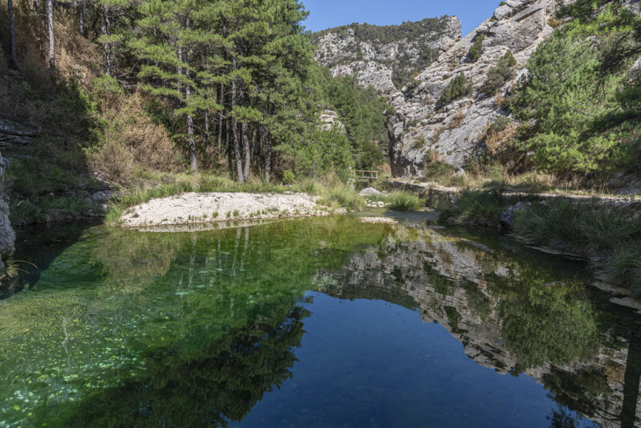 Teruel - Beceite 36 - Pasarelas del Parrissal - rio Matarranya.jpg